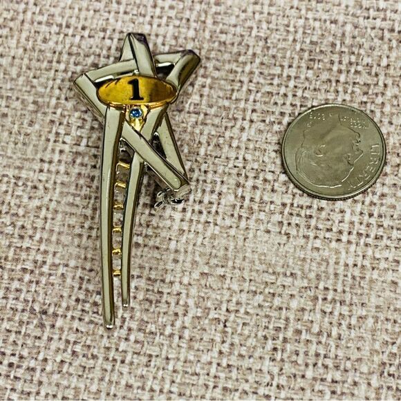 Silver Gold Star with 1 Brooch Pin - Picture 1 of 2
